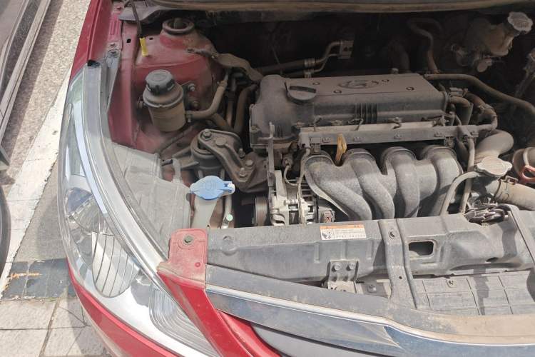 Used Hyundai Verna (older generation) 2010 Sedan 1.4L Automatic BLUE Model Engine Bay Right