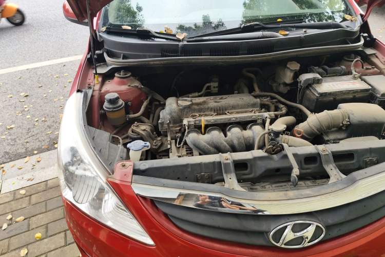 Used Hyundai Verna (older generation) 2010 Sedan 1.4L Automatic Fashionable GT Model Engine Bay Right