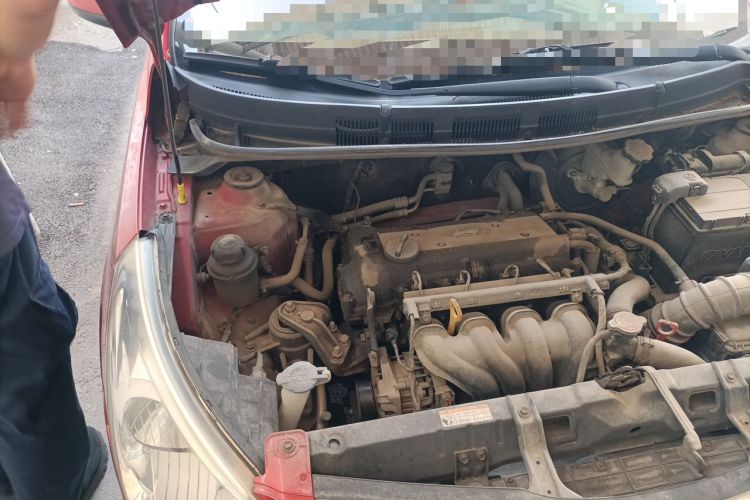 Used Hyundai Verna (older generation) 2010 Sedan 1.4L Automatic Fashionable GT Model Engine Bay Right