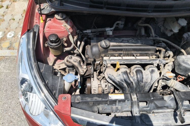 Used Hyundai Verna (older generation) 2010 Sedan 1.4L Automatic Fashionable GT Model Engine Bay Right