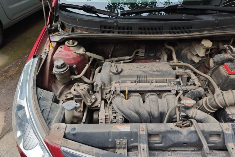 Used Hyundai Verna (older generation) 2010 Sedan 1.4L Manual Standard GL Model Engine Bay Right