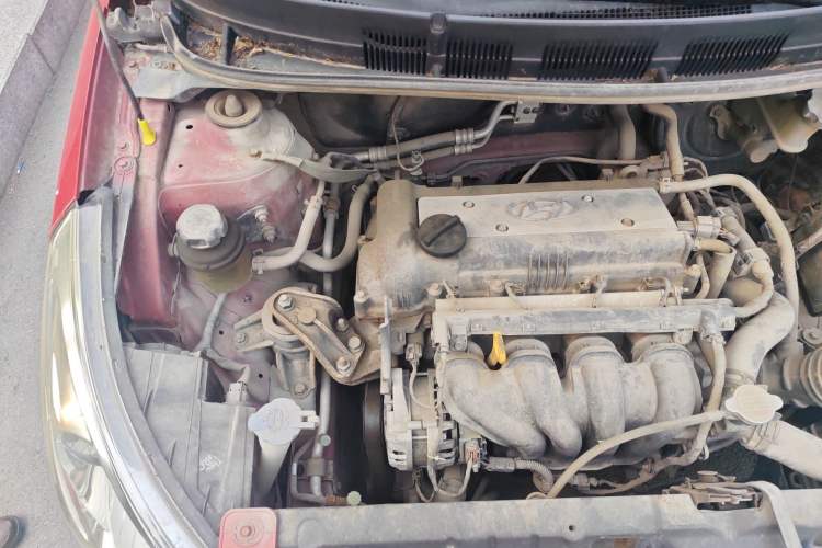 Used Hyundai Verna (older generation) 2010 Sedan 1.4L Manual Comfort GS Engine Bay Right