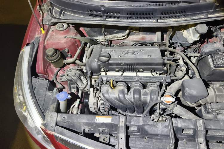 Used Hyundai Verna (older generation) 2010 Sedan 1.4L Manual Comfort GS Engine Bay Right