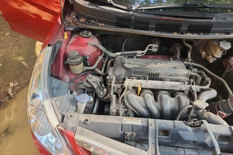 Used Hyundai Verna (older generation) 2010 Sedan 1.4L Automatic Comfort Model GS Engine Bay Right