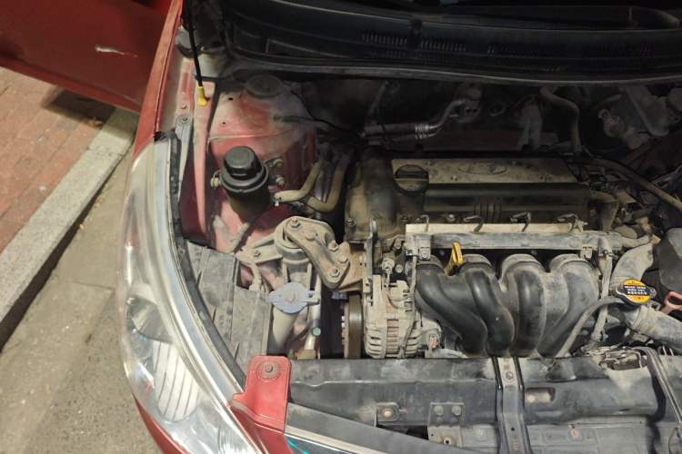Used Hyundai Verna (older generation) 2010 Sedan 1.4L Automatic Comfort Model GS Engine Bay Right
