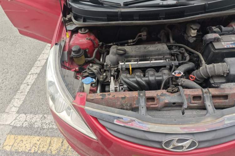 Used Hyundai Verna (older generation) 2010 Sedan 1.4L Automatic Fashionable GT Model Engine Bay Right