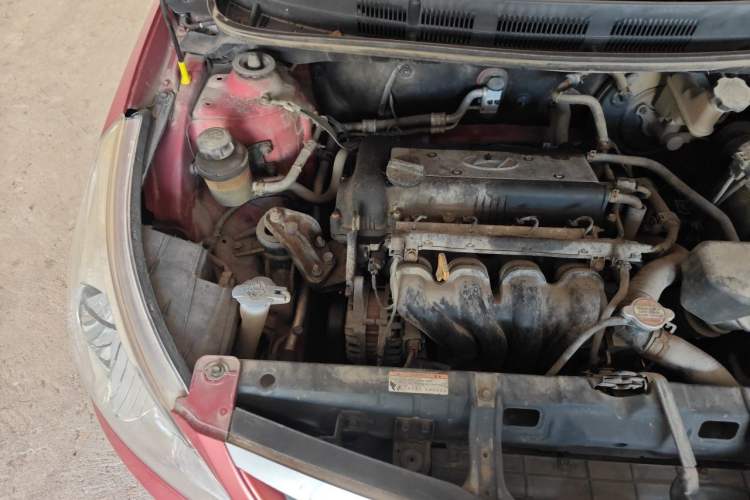 Used Hyundai Verna (older generation) 2010 Sedan 1.4L Manual Comfort GS Engine Bay Right
