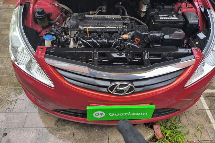 Used Hyundai Verna (older generation) 2010 Sedan 1.4L Automatic Comfort Model GS Engine Bay Right