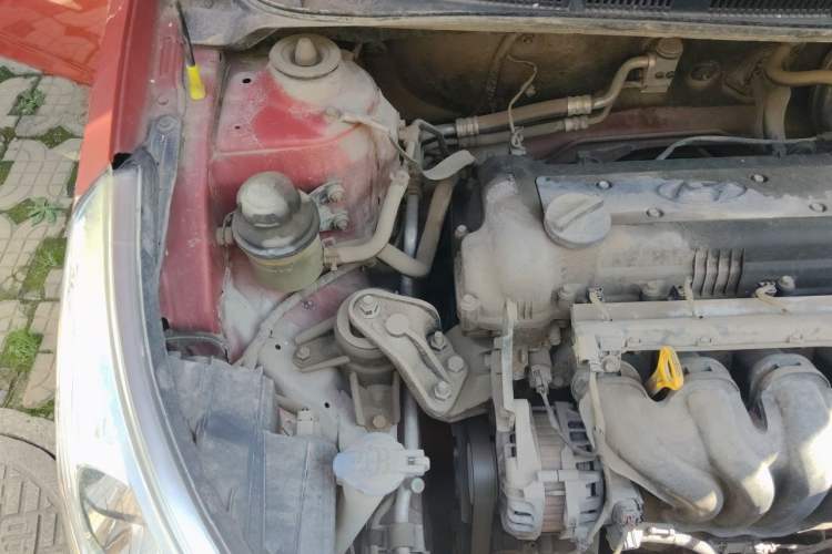 Used Hyundai Verna (older generation) 2010 Sedan 1.4L Automatic Fashionable GT Model Engine Bay Right