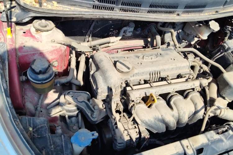 Used Hyundai Verna (older generation) 2010 Sedan 1.4L Manual Comfort GS Engine Bay Right