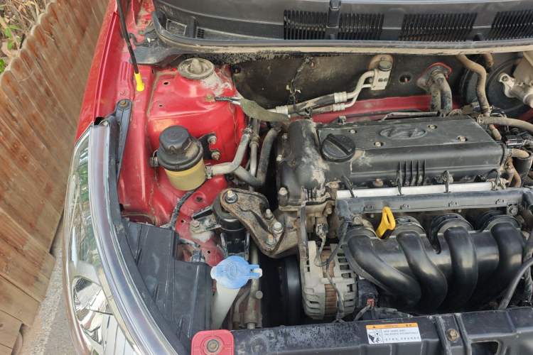 Used Hyundai Verna (older generation) 2010 Sedan 1.4L Manual Comfort GS Engine Bay Right