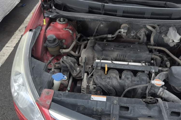 Used Hyundai Verna (older generation) 2010 Sedan 1.4L Manual Comfort GS Engine Bay Right