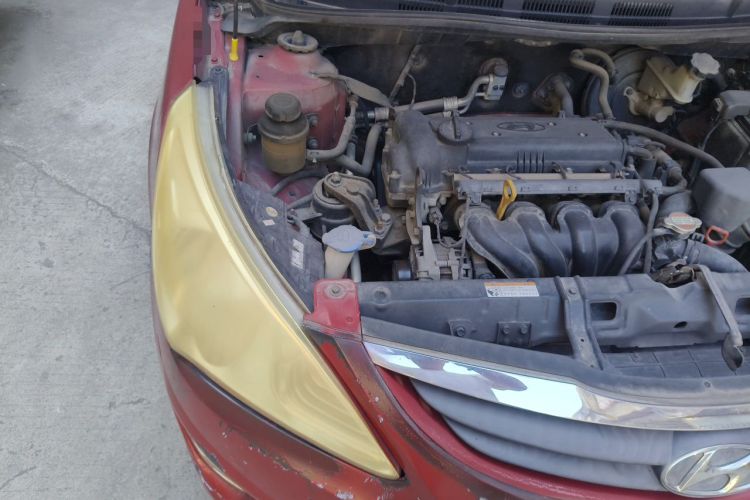 Used Hyundai Verna (older generation) 2010 Sedan 1.4L Automatic Fashionable GT Model Engine Bay Right