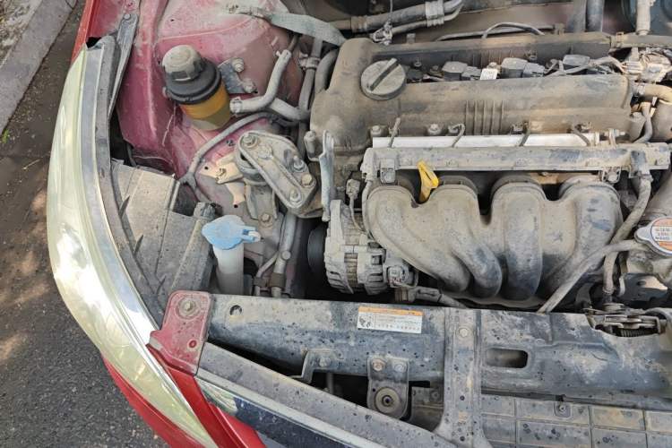 Used Hyundai Verna (older generation) 2010 Sedan 1.4L Manual Comfort GS Engine Bay Right