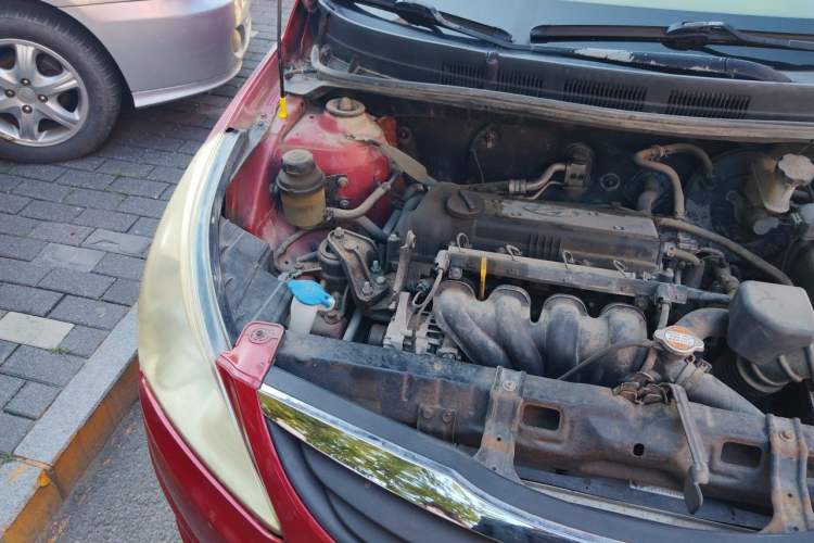 Used Hyundai Verna (older generation) 2010 Sedan 1.4L Manual Comfort GS Engine Bay Right
