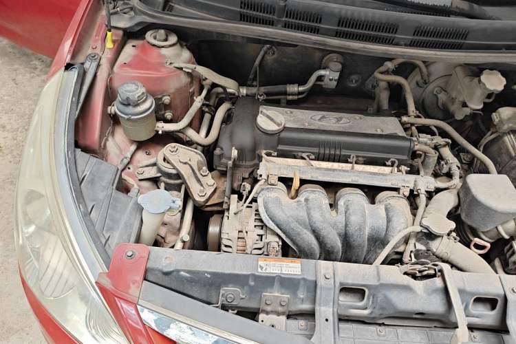 Used Hyundai Verna (older generation) 2010 Sedan 1.4L Automatic Comfort Model GS Engine Bay Right