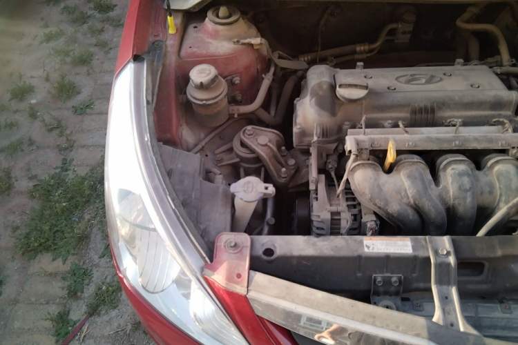 Used Hyundai Verna (older generation) 2010 Sedan 1.4L Manual Comfort GS Engine Bay Right