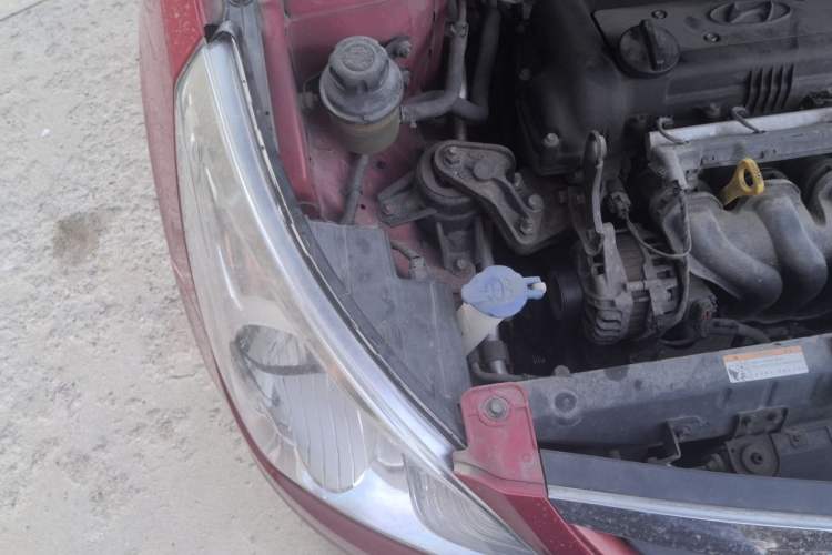 Used Hyundai Verna (older generation) 2010 Sedan 1.4L Automatic Fashionable GT Model Engine Bay Right