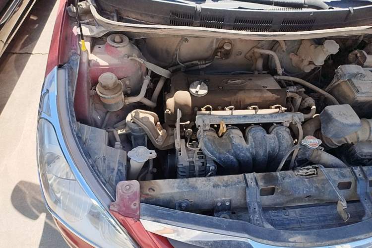 Used Hyundai Verna (older generation) 2010 Sedan 1.4L Manual Comfort GS Engine Bay Right