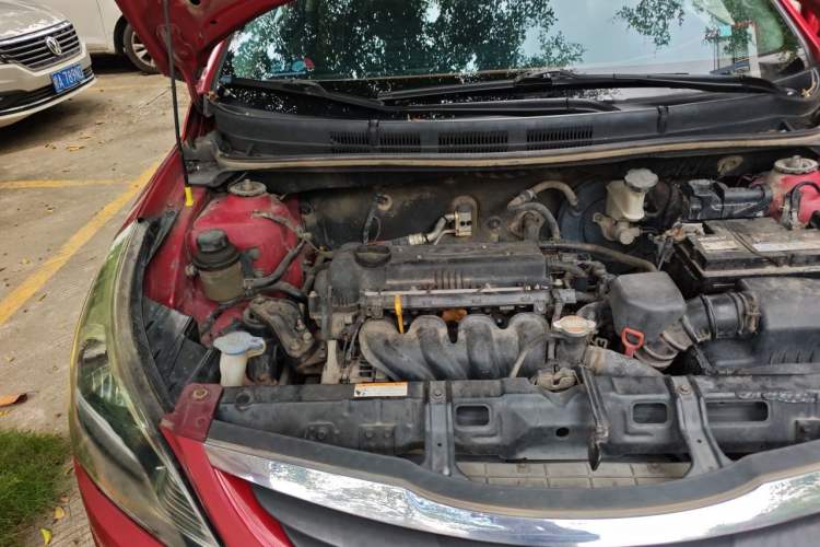 Used Hyundai Verna (older generation) 2010 Sedan 1.4L Automatic Comfort Model GS Engine Bay Right