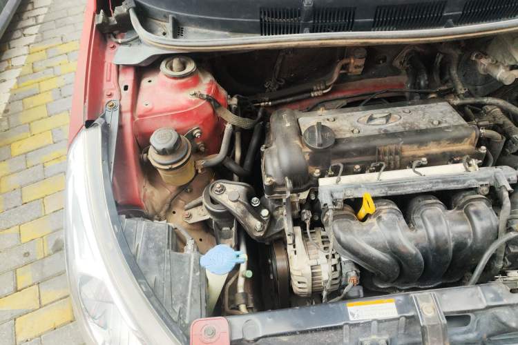Used Hyundai Verna (older generation) 2010 Sedan 1.4L Automatic Luxury GLS Trim Engine Bay Right