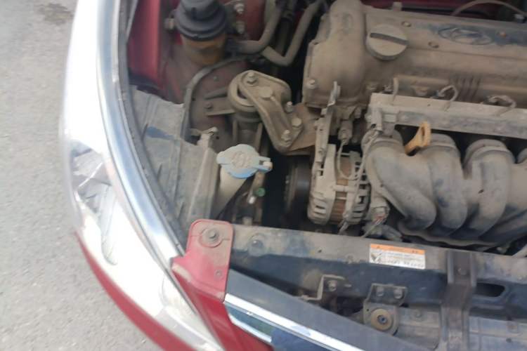 Used Hyundai Verna (older generation) 2010 Sedan 1.4L Automatic Fashionable GT Model Engine Bay Right