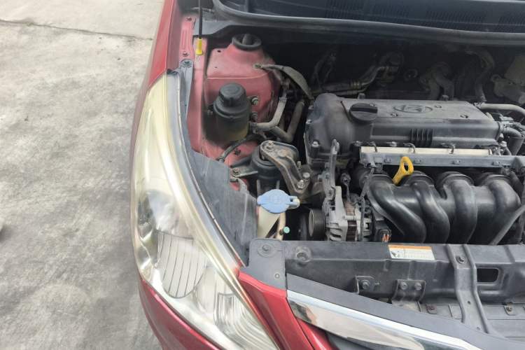 Used Hyundai Verna (older generation) 2010 Sedan 1.4L Automatic Comfort Model GS Engine Bay Right