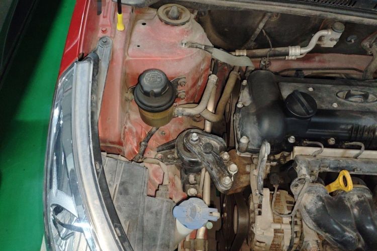 Used Hyundai Verna (older generation) 2010 Sedan 1.4L Automatic Fashionable GT Model Engine Bay Right