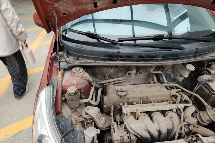Used Hyundai Verna (older generation) 2010 Sedan 1.4L Manual Comfort GS Engine Bay Right