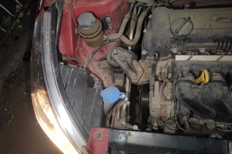 Used Hyundai Verna (older generation) 2010 Sedan 1.4L Automatic Fashionable GT Model Engine Bay Right