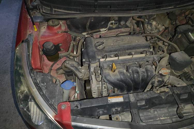 Used Hyundai Verna (older generation) 2010 Sedan 1.4L Manual Comfort GS Engine Bay Right