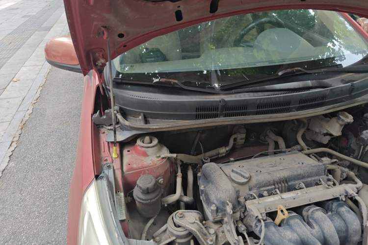Used Hyundai Verna (older generation) 2010 Sedan 1.4L Manual Comfort GS Engine Bay Right