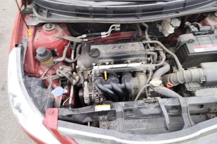 Used Hyundai Verna (older generation) 2010 Sedan 1.4L Automatic Fashionable GT Model Engine Bay Right