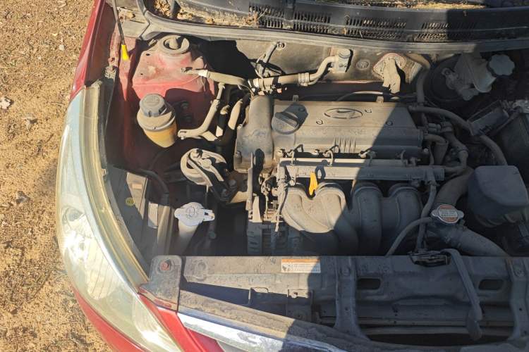 Used Hyundai Verna (older generation) 2010 Sedan 1.4L Manual Comfort GS Engine Bay Right