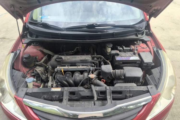 Used Hyundai Verna (older generation) 2010 Sedan 1.4L Automatic Comfort Model GS Engine Bay