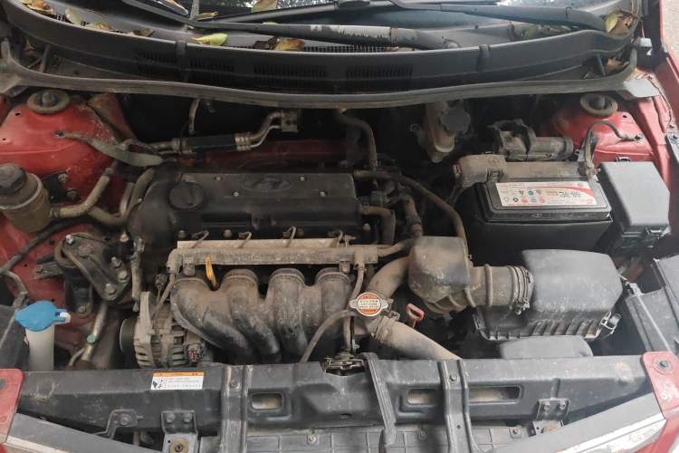 Used Hyundai Verna (older generation) 2010 Sedan 1.4L Automatic Comfort Model GS Engine Bay