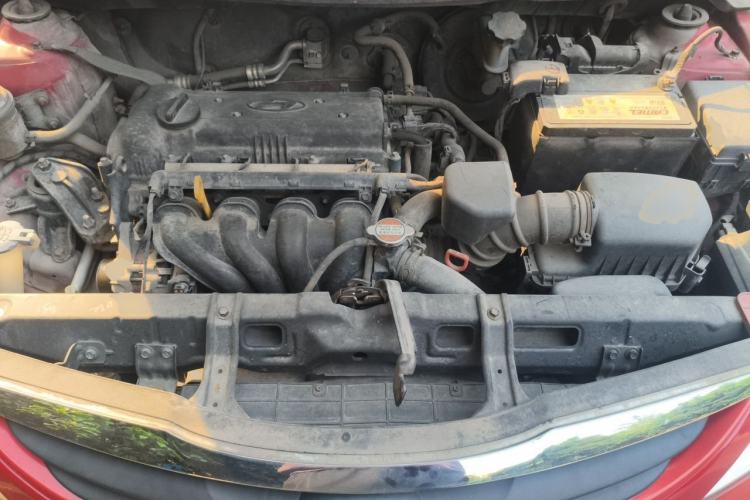 Used Hyundai Verna (older generation) 2010 Sedan 1.4L Automatic Comfort Model GS Engine Bay