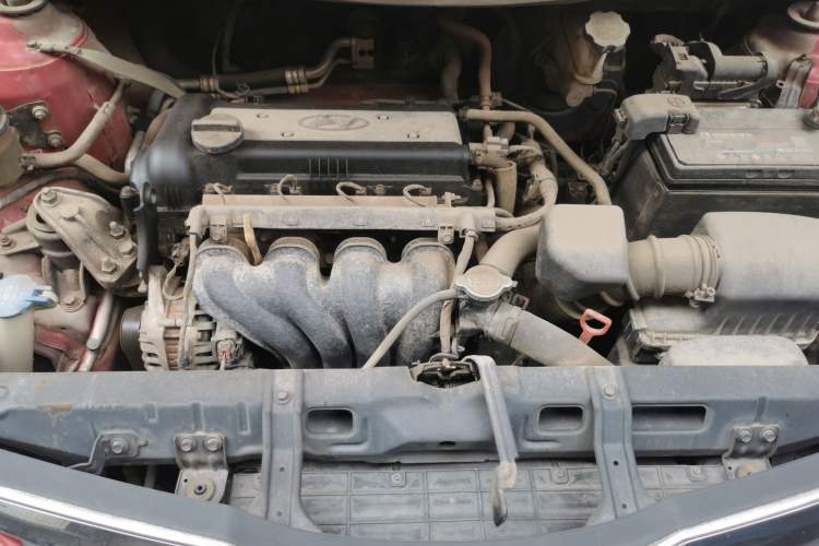Used Hyundai Verna (older generation) 2010 Sedan 1.4L Automatic Comfort Model GS Engine Bay