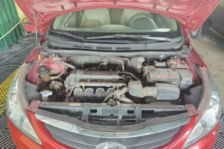 Used Hyundai Verna (older generation) 2010 Sedan 1.4L Manual Comfort GS Engine Bay