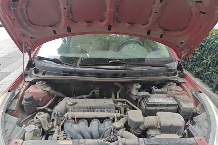 Used Hyundai Verna (older generation) 2010 Sedan 1.4L Manual Comfort GS Engine Bay