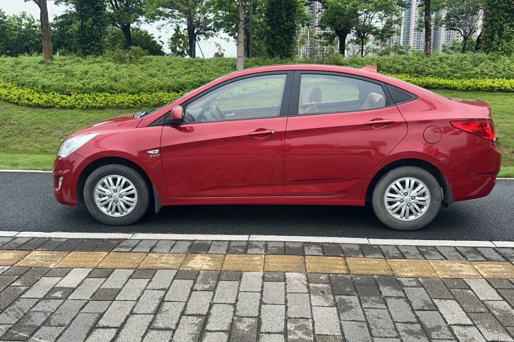 Used Hyundai Verna (older generation) 2010 Sedan 1.4L Manual Comfort GS Exterior 3