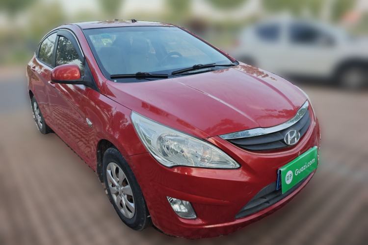 Used Hyundai Verna (older generation) 2010 Sedan 1.4L Manual Comfort GS Front Right 45 Deg