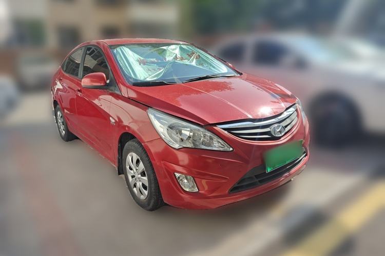Used Hyundai Verna (older generation) 2010 Sedan 1.4L Manual Comfort GS Front Right 45 Deg