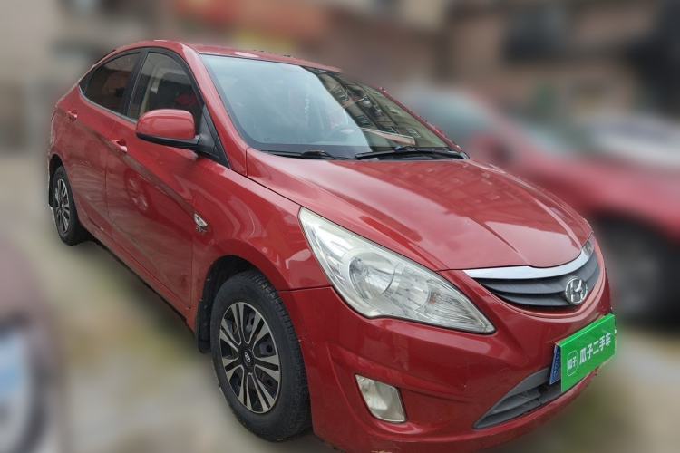 Used Hyundai Verna (older generation) 2010 Sedan 1.4L Manual Comfort GS Front Right 45 Deg