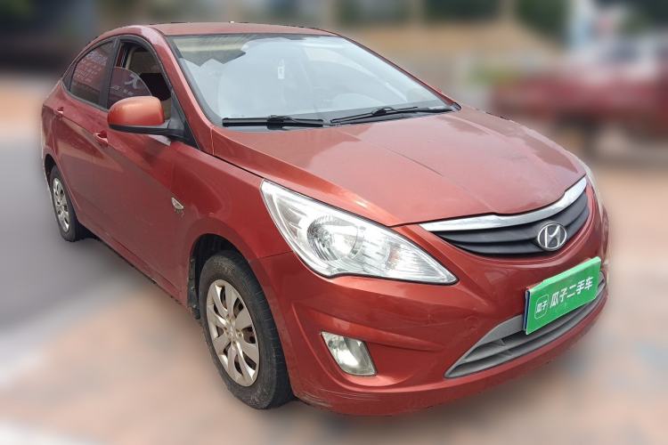 Used Hyundai Verna (older generation) 2010 Sedan 1.4L Manual Comfort GS Front Right 45 Deg