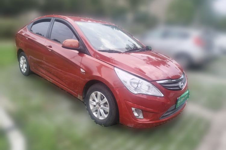 Used Hyundai Verna (older generation) 2010 Sedan 1.4L Manual Comfort GS Front Right 45 Deg