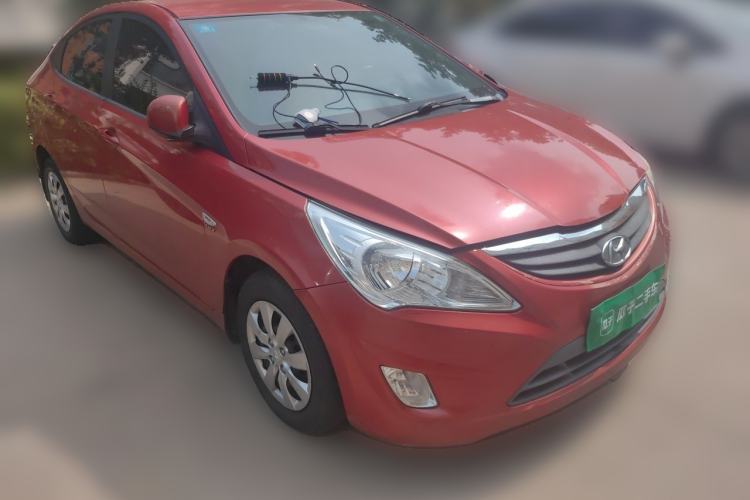 Used Hyundai Verna (older generation) 2010 Sedan 1.4L Manual Comfort GS Front Right 45 Deg