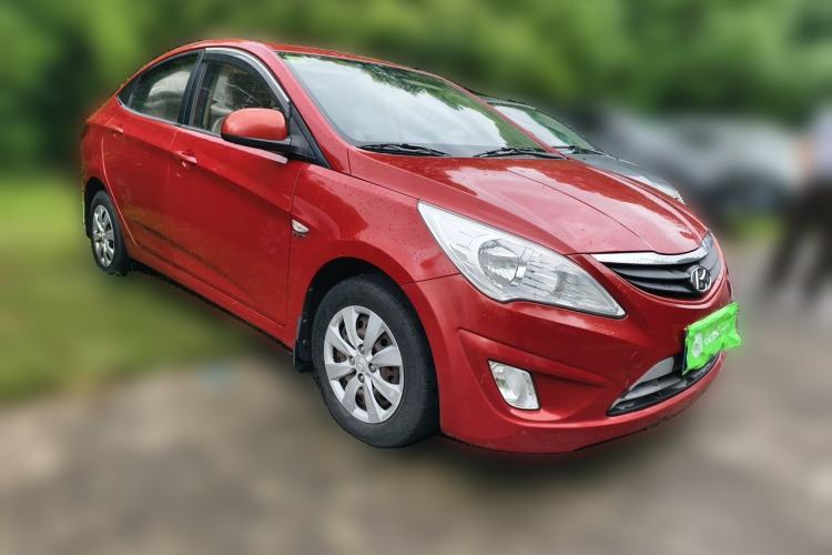 Used Hyundai Verna (older generation) 2010 Sedan 1.4L Manual Comfort GS Front Right 45 Deg