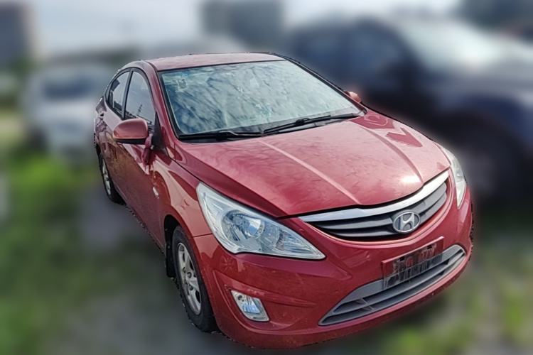 Used Hyundai Verna (older generation) 2010 Sedan 1.4L Manual Comfort GS Front Right 45 Deg