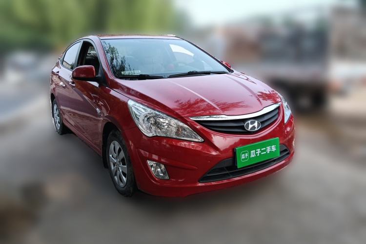 Used Hyundai Verna (older generation) 2010 Sedan 1.4L Manual Comfort GS Front Right 45 Deg